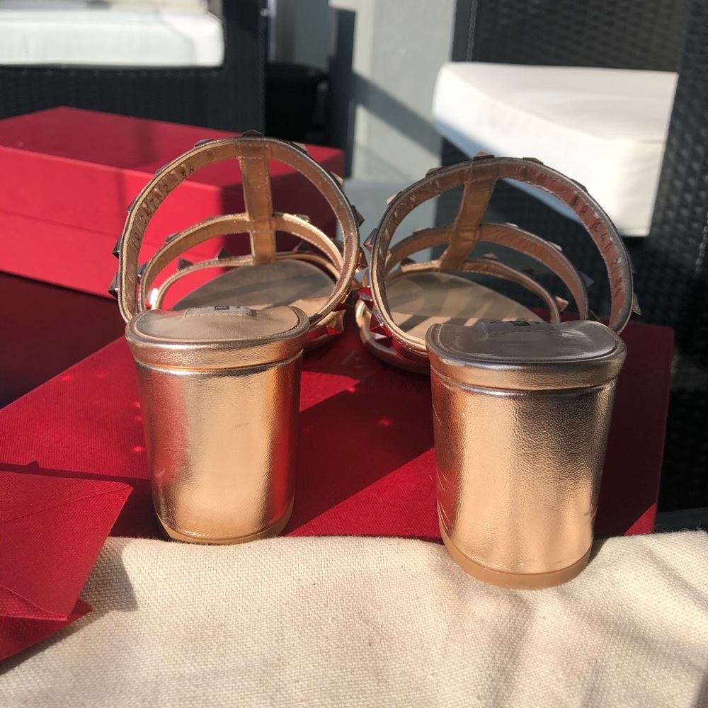 VALENTINO ROCK STUD MULES ROSE GOLD - Picture 2 of 4